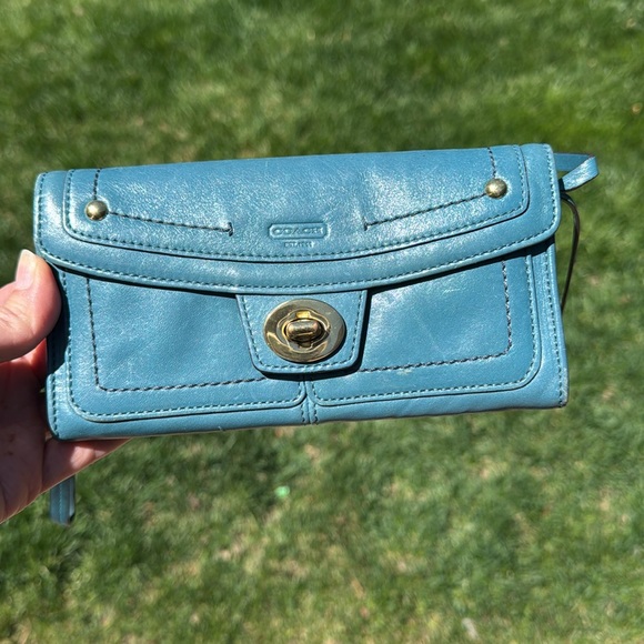 Coach Archive vintage green-blue leather Hampton Lindsey Turnlock wristlet - Picture 4 of 7